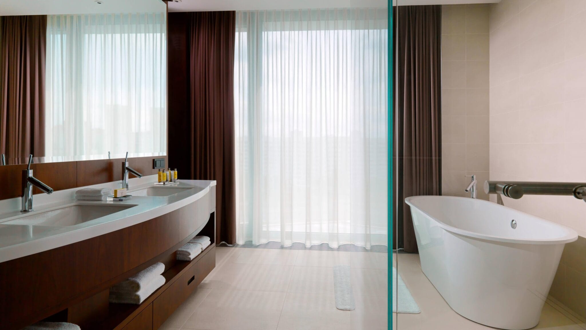imgi_78_mhpmc-bathroom-0032-hor-wide-scaled.jpg