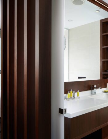 imgi_91_mhpmc-guest-bathroom-5251-hor-clsc-scaled.jpg