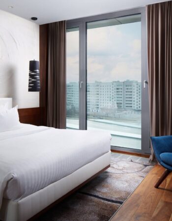 imgi_96_mhpmc-hospitality-bedroom-9749-hor-clsc-scaled.jpg