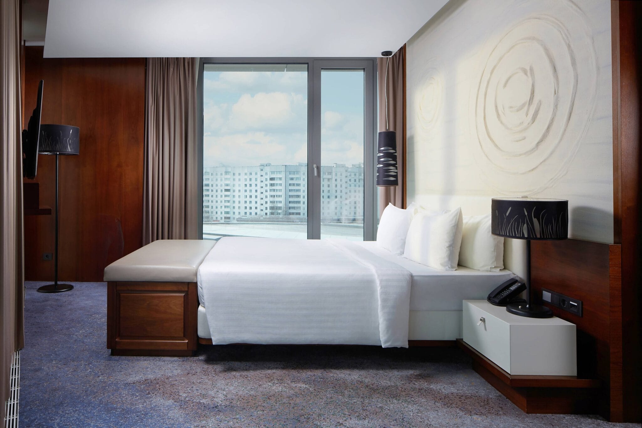 imgi_98_mhpmc-luxury-suite-5247-hor-clsc-scaled.jpg