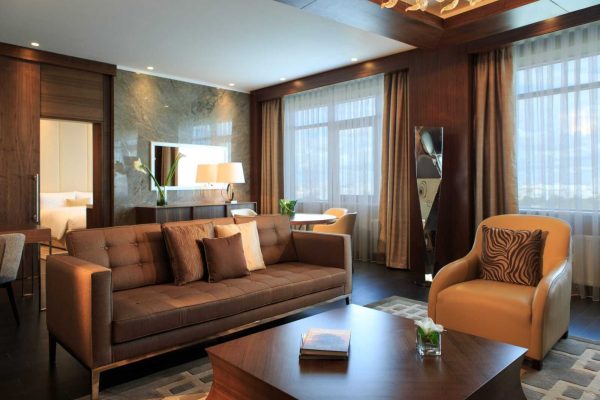 suite-senator-living-9229